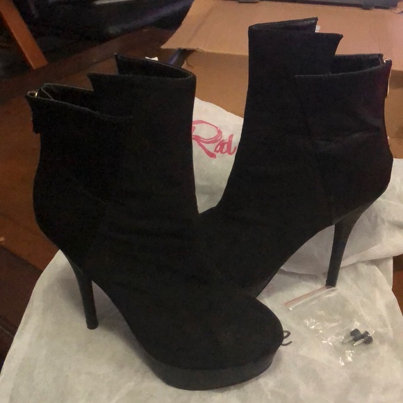 red circle Asalia ankle booty heels - Picture 6 of 8